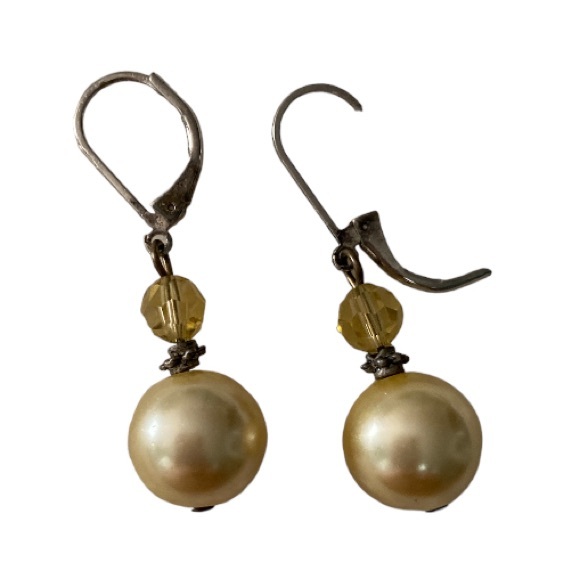 Vintage Citron Pearl and Bead Leverback Earrings - Picture 6 of 9